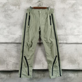 Оливкового-цвета брюки SSB с боковыми молниями по всей длине