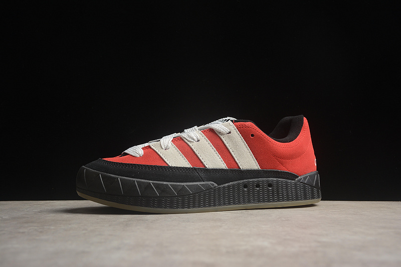 Красные с чёрной подошвой кроссовки Adidas Adimatic и белыми шнурками