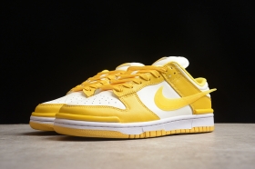 Низкая модель кроссовок Dunk Low Twist Nike в ярком жёлто-белом цвете