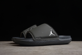 Летние тапочки чёрного цвета Jordan Play Slide с белым лого