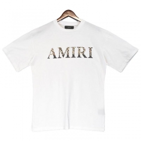 Повседневная футболка AMIRI белого цвета с коротким рукавом и принтом