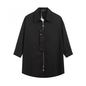 Рубашка YUXING черная на молнии со стильной вставкой на заклепках