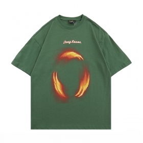 Зеленая футболка YUXING с рисунком в виде огненного кольца