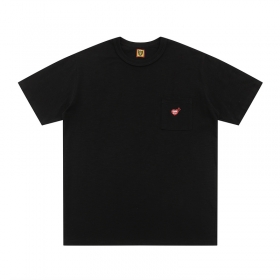 Черная футболка от бренда Human made с карманом на груди
