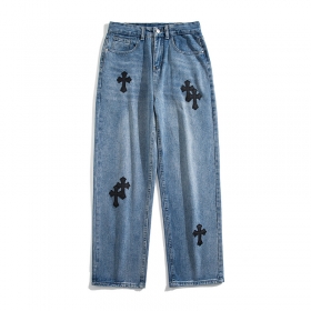 BYD JEANS удобные с черными нашитыми крестами светло-синие джинсы