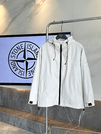 Запоминающаяся Stone Island белого цвета куртка на молнии