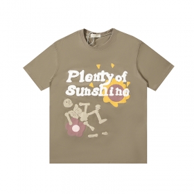 Коричневая Broken Planet с рисунком "Скелет" и надписью футболка