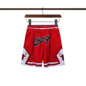 Красные спортивные сетчатые шорты NBA с вышитым быком сбоку