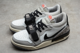 Белые кроссовки Nike Air Jordan Legacy 312 Low с чёрными шнурками 
