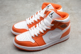 Оранжево-белые кроссовки Nike Air Jordan 1 Mid с swoosh в тон корпуса