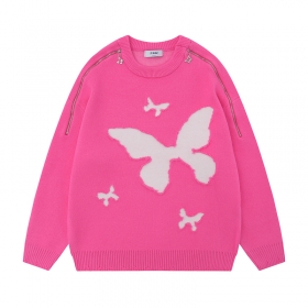 Малиновый свитер бренда THINKER с бабочкой и молниями на плечах