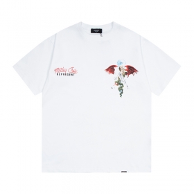 Запоминающаяся футболка в белом цвете от бренда Represent