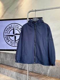 Трендовая темно-синяя Stone Island куртка с фирменным логотипом
