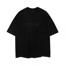 Черная футболка с надписью бренда Represent на груди