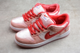 Премиальные кроссовки Nike SB Dunk Low розовой расцветки с сердцами
