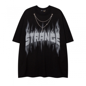Черного цвета футболка KIRIN STRANGE с подвеской и надписью