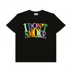 Чёрная Donsmoke с разноцветным логотипом на груди базовая футболка