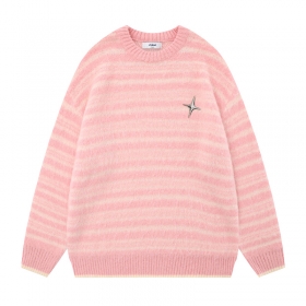 От бренда THINKER стильный в полоску розового цвета свитер