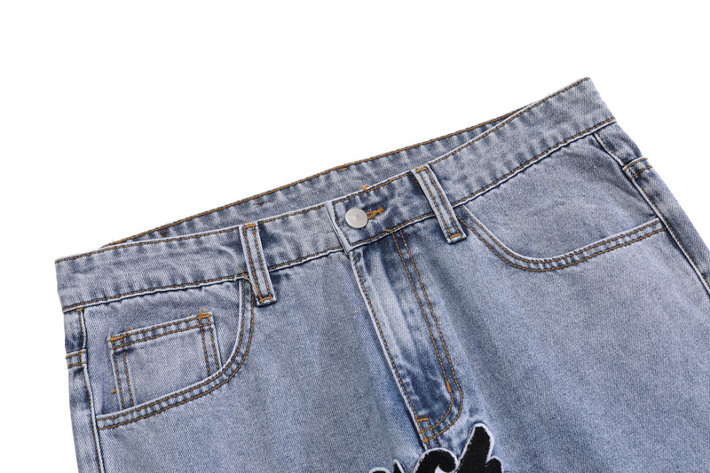 Голубые джинсы Made Extreme с чёрным логотипом и рисунком сзади
