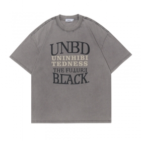 Цвета капучино футболка от бренда UNINHIBITEDNESS с надписями