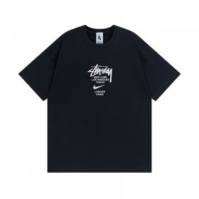 Черная хлопковая футболка от бренда Stussy с логотипом