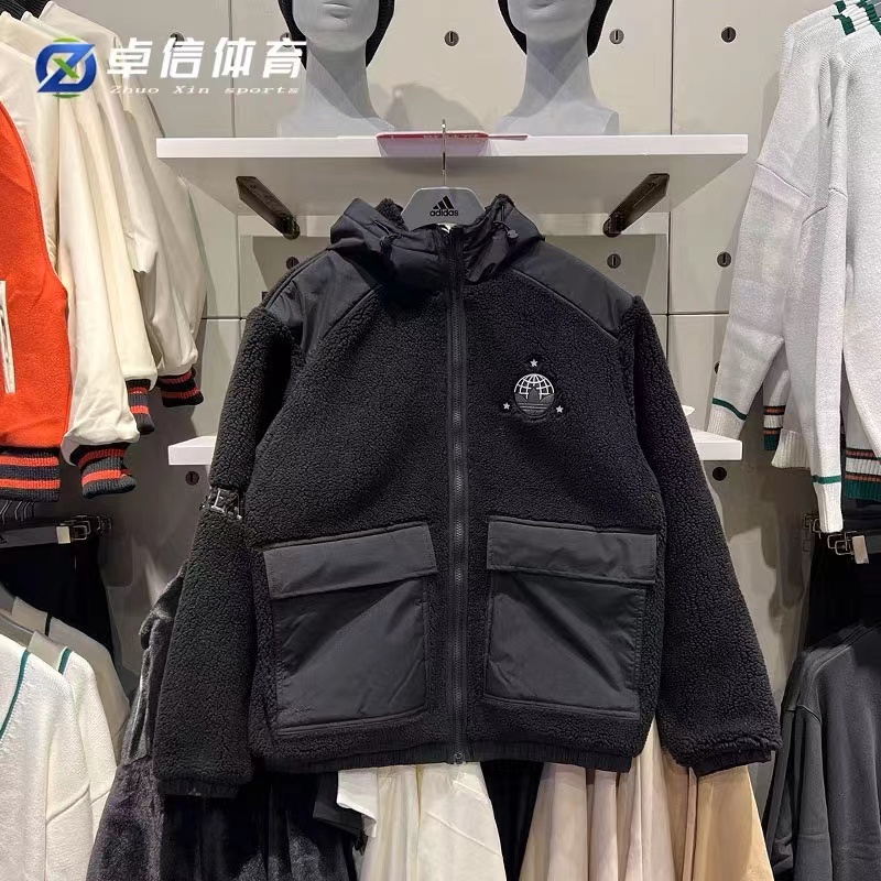 Трендовая с вышитой надписью на спине Adidas чёрная куртка