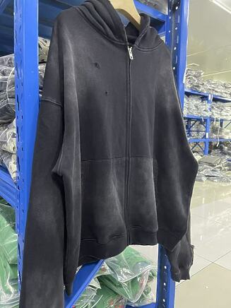 FARFROMWHAT зип худи в темно-сером цвете с потертостями