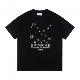 Чёрная из 100% хлопка универсальная футболка от бренда Maison Margiela