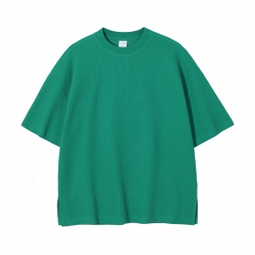 Зелёная вязаная футболка ARTIEMASTER с прорезями по бокам и швом на спине