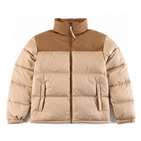 Модная куртка The North Face бежевого цвета с карманами