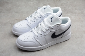 Кроссовки фирмы Nike Air Jordan 1 Low из белой кожи с чёрным свуш