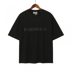 Черная футболка ESSENTIALS с надписью на груди и коротким рукавом