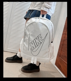 Белый удобный рюкзак с функциональным пространством Nike