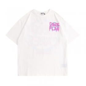 Белая универсальная Dark Plan футболка с розовой надписью сзади