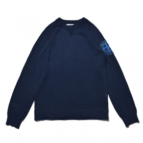 Мягкий тёмно-синий свитер Stone Island с вышитым логотипом на рукаве