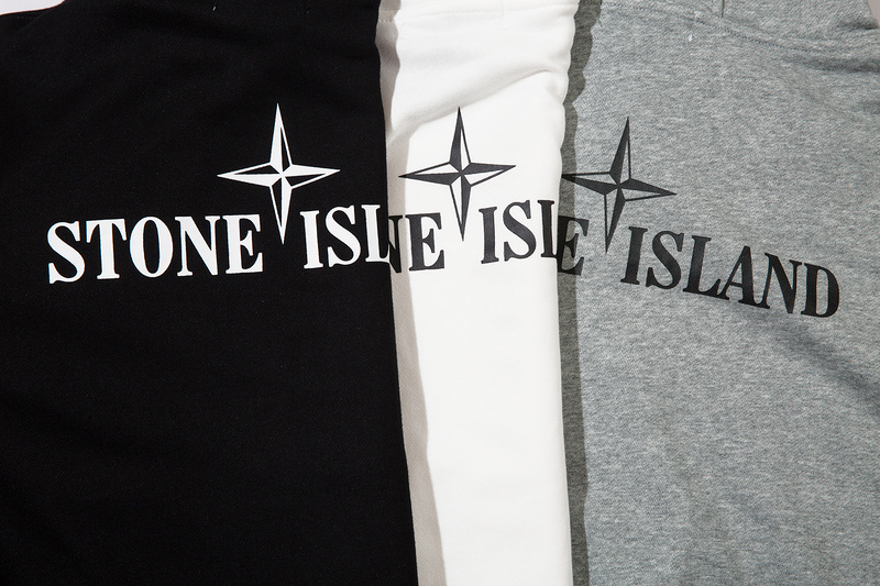 Худи STONE ISLAND черного цвета с патчем на рукаве и брендовым лого