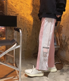 Розового цвета штаны от бренда Adidas на кнопках по бокам