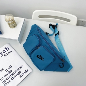 Поясная синяя сумка Nike с двумя накладными карманами