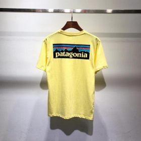 Желтая футболка Patagonia c фирменным принтом-лого на спине