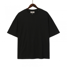 Базовая черная футболка ESSENTIALS с брендовой фактурной надписью