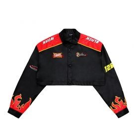 Чёрная короткая куртка с красными плечами от Punch Line с принтом