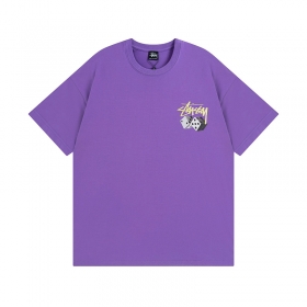 Фиолетовая футболка Stussy с большим принтом на спине