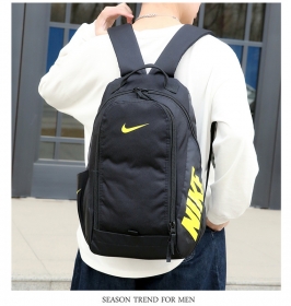 Рюкзак бренда Nike чёрного цвета с ярким жёлтом лого