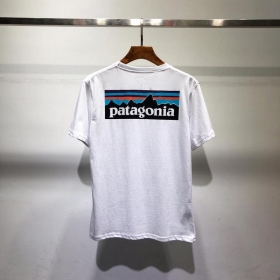 Белая футболка Patagonia c фирменным принтом-лого на спине
