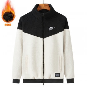 Спортивная куртка-шерпа бело-чёрная от Nike двухсторонняя
