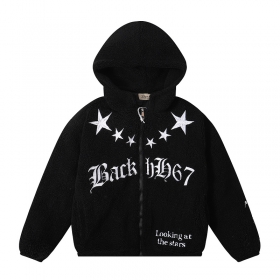 Модная куртка выполнена в черном цвете DYCN со звездами