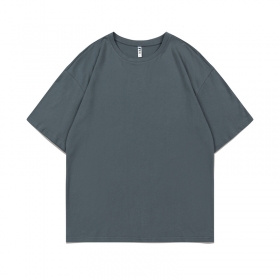 Оригинальная модель футболки YEE в темно-сером цвете