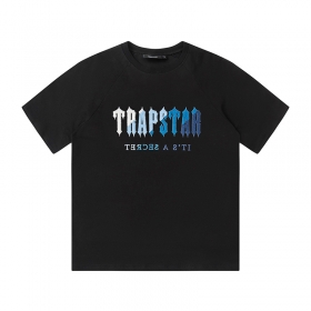 Чёрная футболка Trapstar с бело-голубым лого на груди