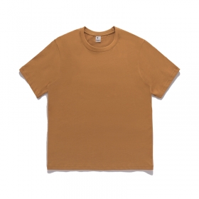 Трендовая в коричневом цвете UT&UT футболка прямого кроя
