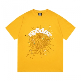 Желтого цвета футболка Sp5der с принтом паутины и звезд